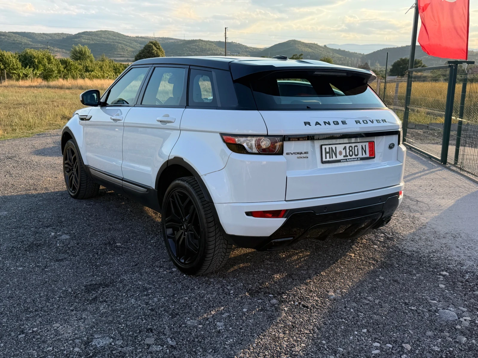 Land Rover Range Rover Evoque Обслужен на 100% в Германия, снимка 4 - Автомобили и джипове - 55533991