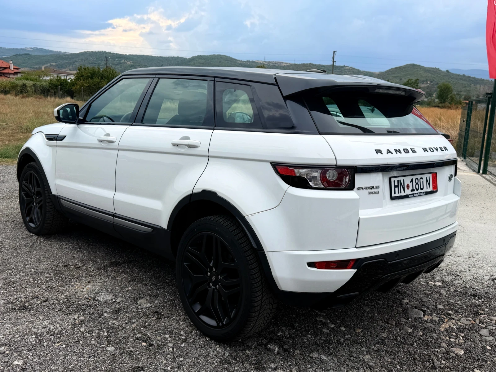 Land Rover Range Rover Evoque Обслужен на 100% в Германия, снимка 4 - Автомобили и джипове - 55533991