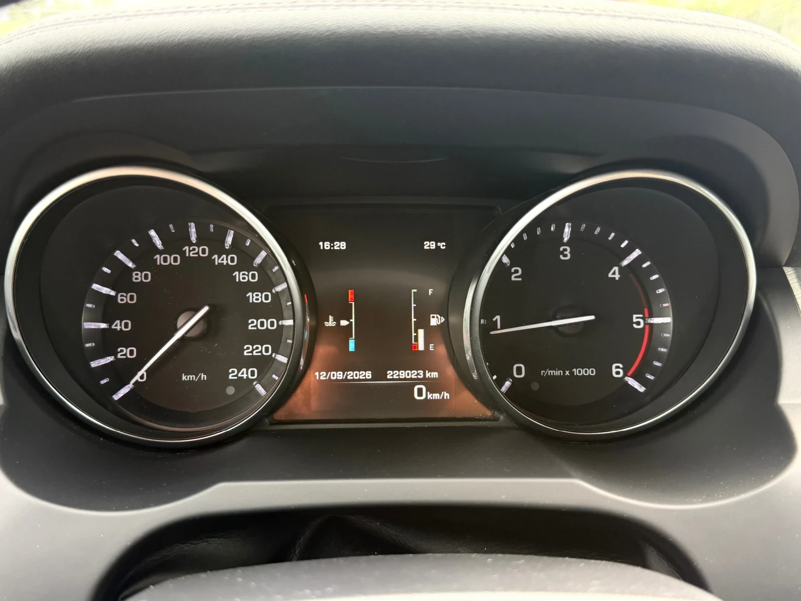 Land Rover Range Rover Evoque Обслужен на 100% в Германия, снимка 6 - Автомобили и джипове - 55533991