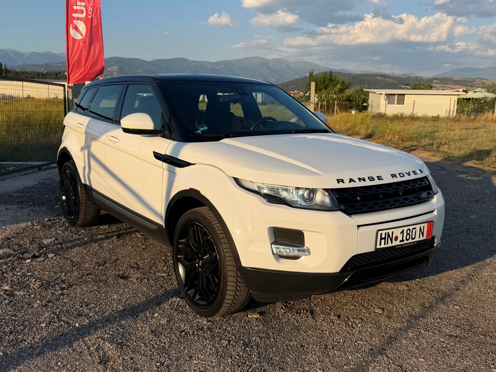 Land Rover Range Rover Evoque Обслужен на 100% в Германия, снимка 2 - Автомобили и джипове - 55533991