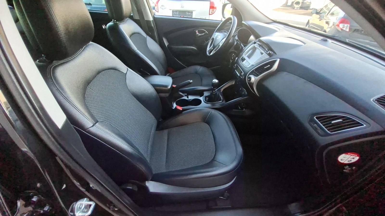 Hyundai IX35 2.0D-4х4 NAVI Панорама, снимка 13 - Автомобили и джипове - 55682782