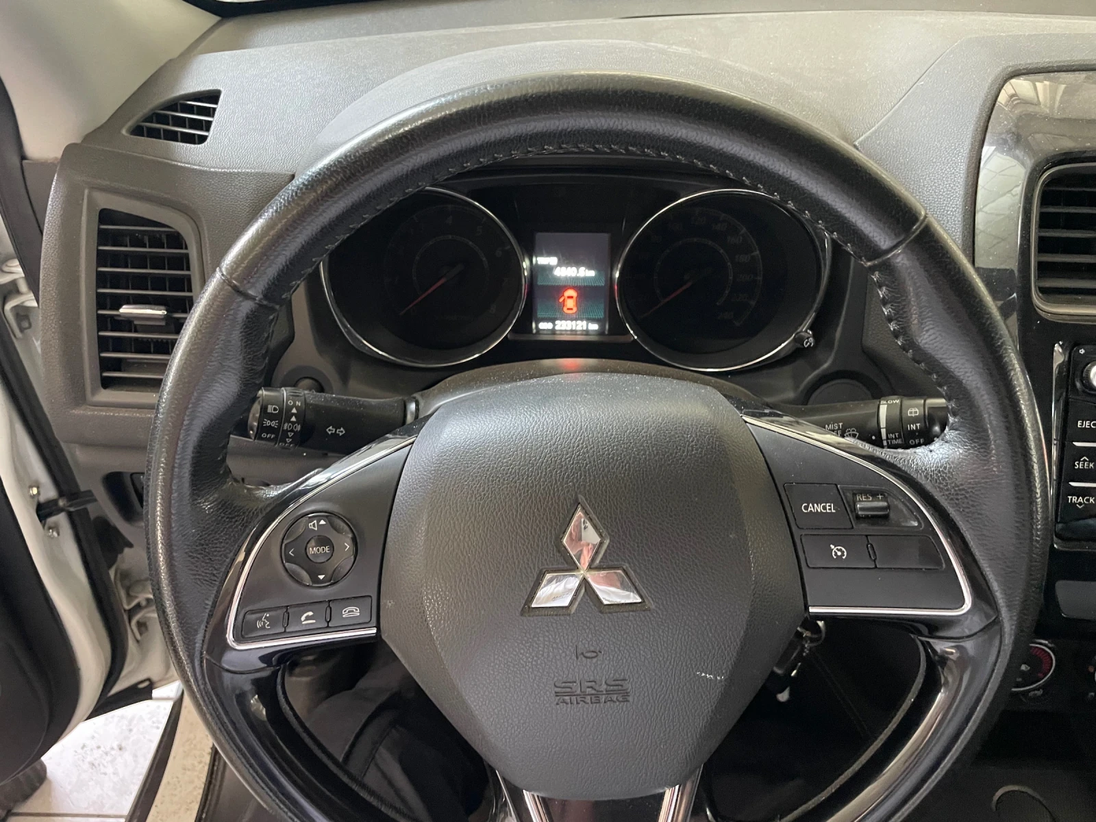 Mitsubishi ASX 2018 1.6 Бензин Фабрична газ EURO6B, снимка 10 - Автомобили и джипове - 55701853