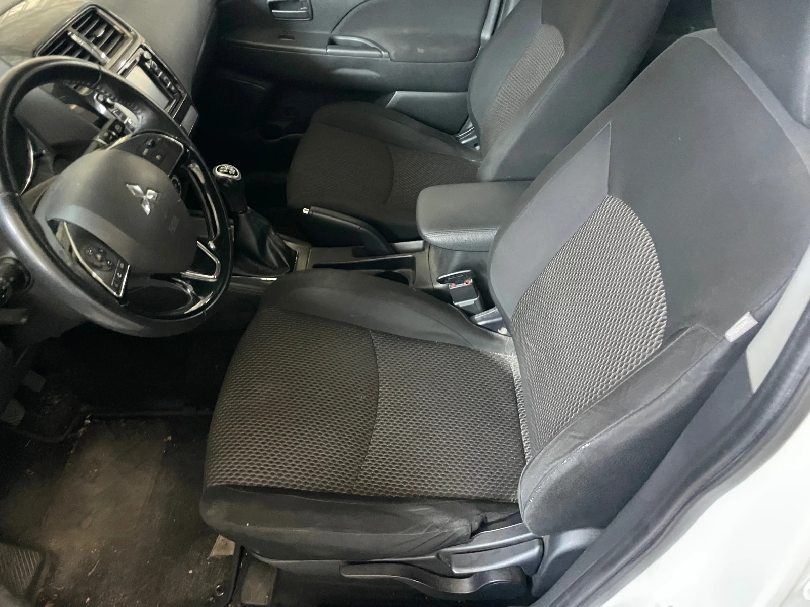 Mitsubishi ASX 2018 1.6 Бензин Фабрична газ EURO6B, снимка 9 - Автомобили и джипове - 55701853