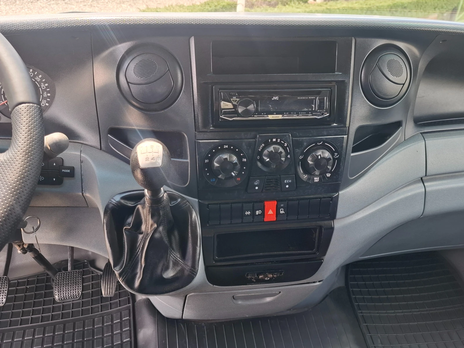 Iveco Daily 3.0/До3.5т/Климатик, снимка 8 - Бусове и автобуси - 54290198