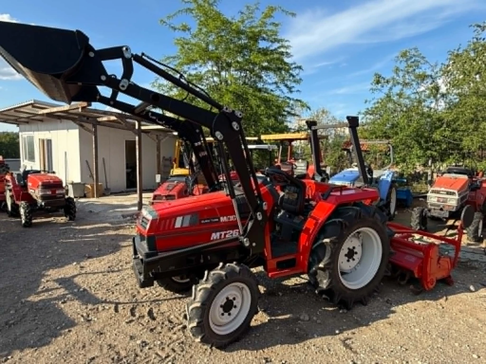 Трактор Mitsubishi MT26, снимка 3 - Селскостопанска техника - 54575269