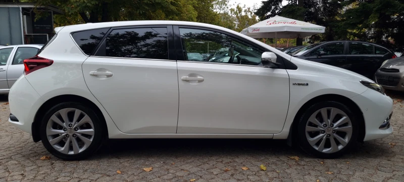 Toyota Auris 1.8 HYBRID* KEYLESS* LANE ASSIST* DISTRONIC* SWISS, снимка 4 - Автомобили и джипове - 47561083