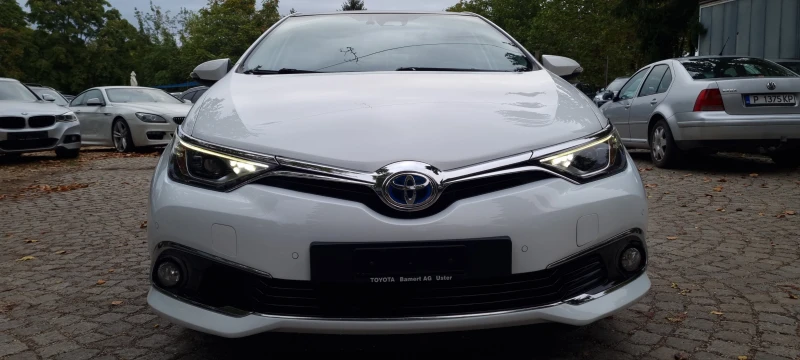 Toyota Auris 1.8 HYBRID* KEYLESS* LANE ASSIST* DISTRONIC* SWISS, снимка 2 - Автомобили и джипове - 47561083