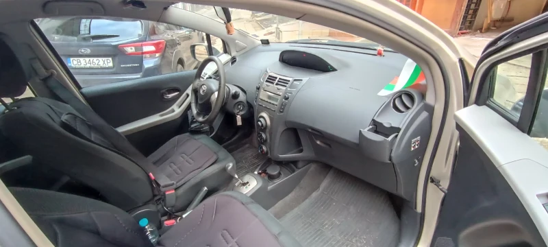 Toyota Yaris 1.3 vvti, снимка 5 - Автомобили и джипове - 48802566