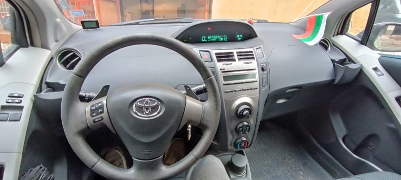 Toyota Yaris 1.3 vvti, снимка 8 - Автомобили и джипове - 48802566