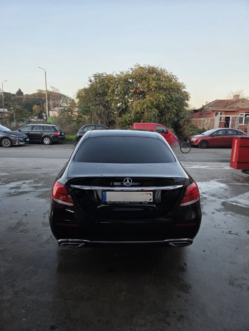 Mercedes-Benz E 220, снимка 3 - Автомобили и джипове - 52256832