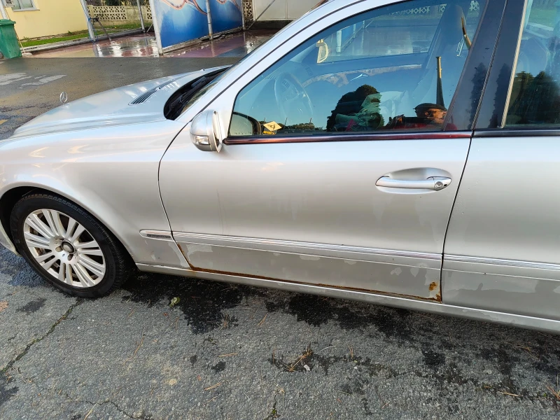 Mercedes-Benz E 220, снимка 5 - Автомобили и джипове - 52615619