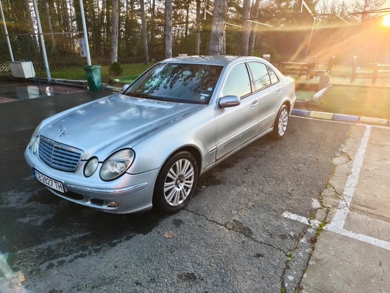 Mercedes-Benz E 220, снимка 4 - Автомобили и джипове - 52615619