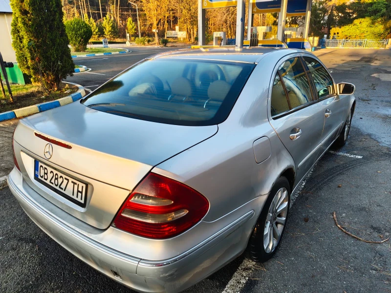 Mercedes-Benz E 220, снимка 3 - Автомобили и джипове - 52615619