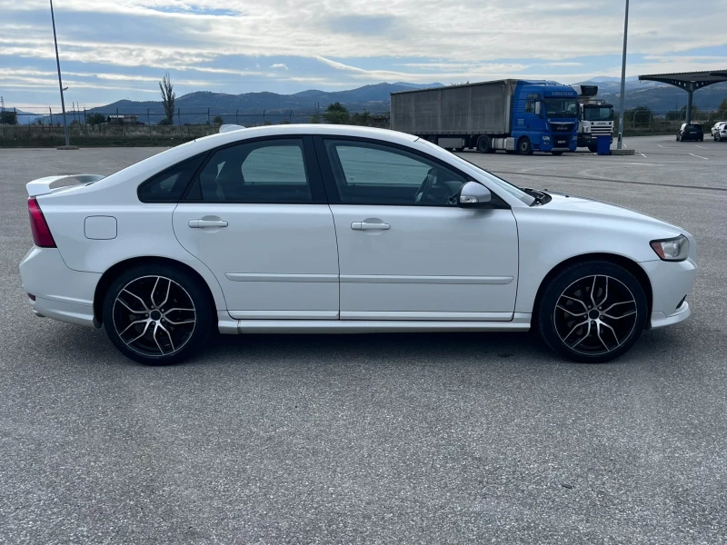 Volvo S40 D3 R-Design 5-цилиндъра, снимка 4 - Автомобили и джипове - 53193084