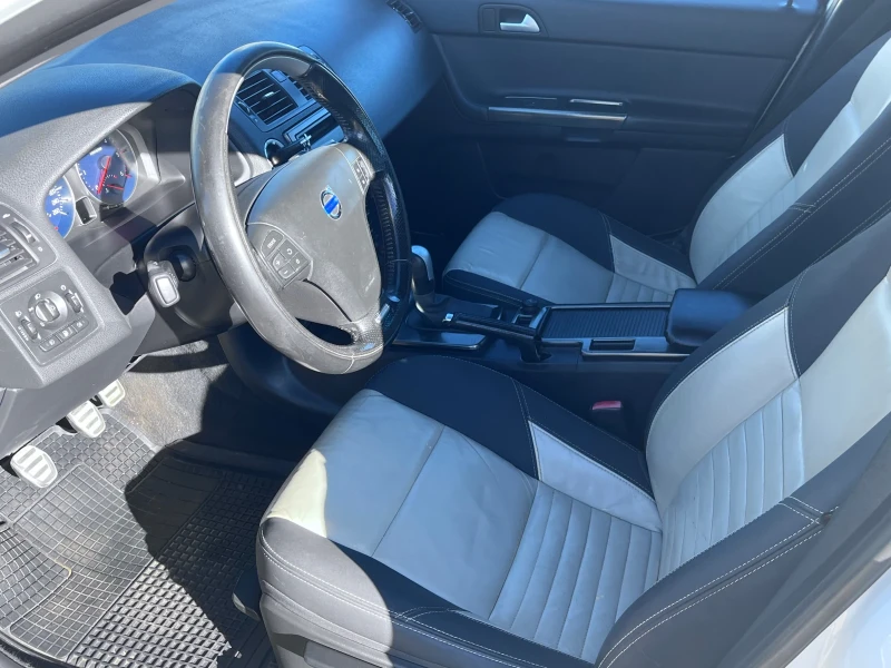 Volvo S40 D3 R-Design 5-цилиндъра, снимка 9 - Автомобили и джипове - 53193084
