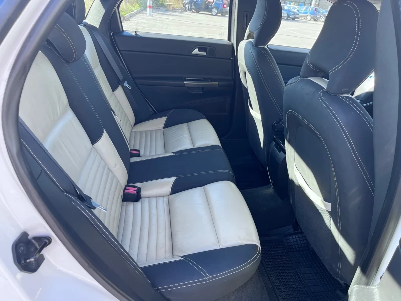 Volvo S40 D3 R-Design 5-цилиндъра, снимка 13 - Автомобили и джипове - 53193084