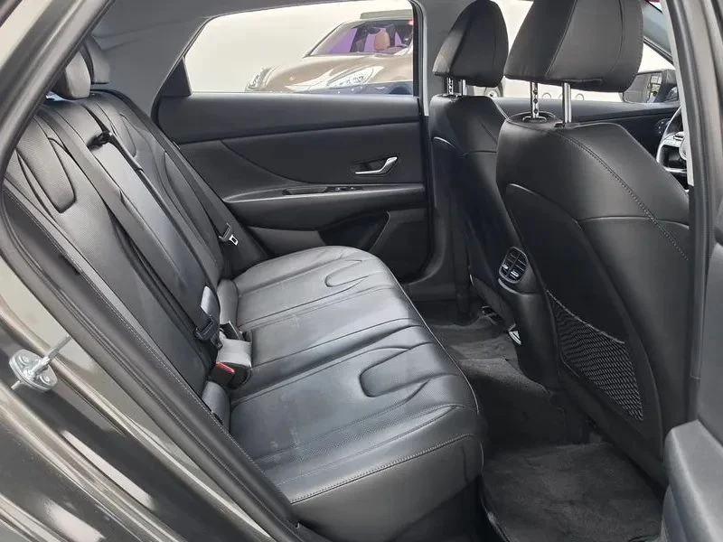 Hyundai Elantra, снимка 11 - Автомобили и джипове - 56724950