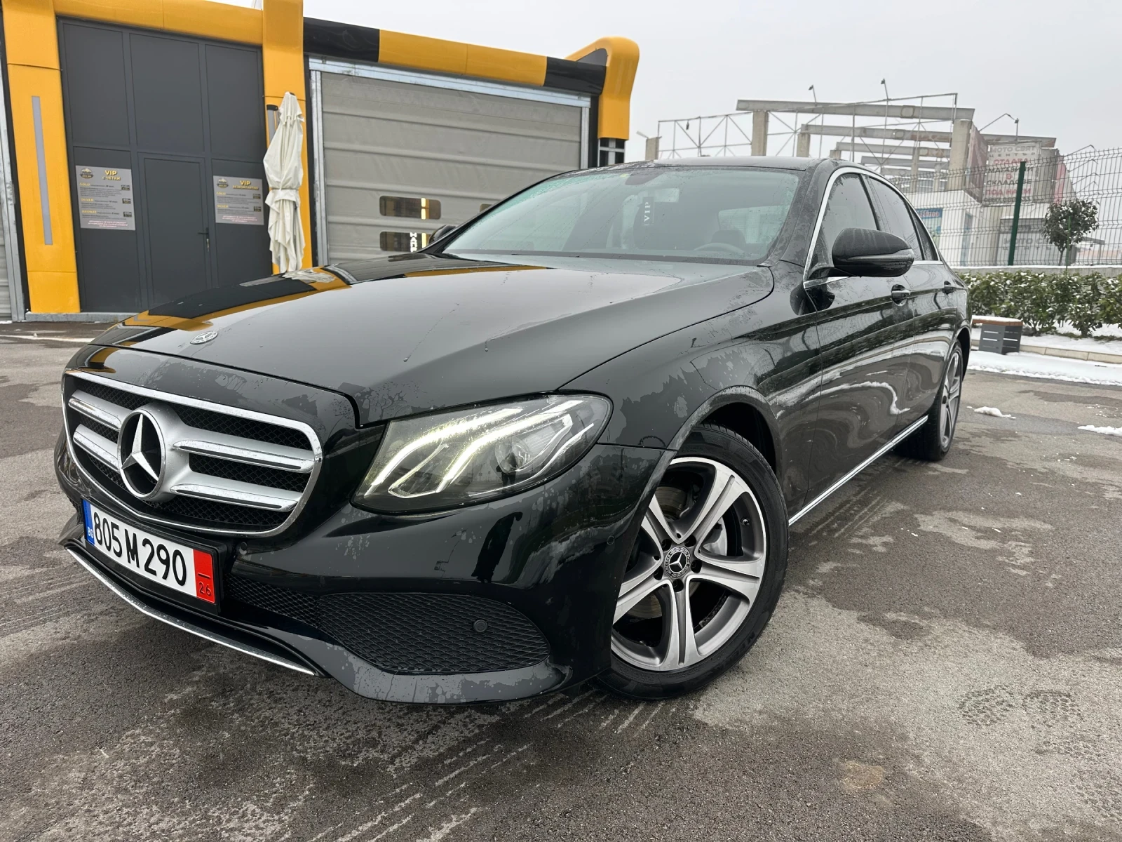 Mercedes-Benz E 220 4 matic, снимка 1