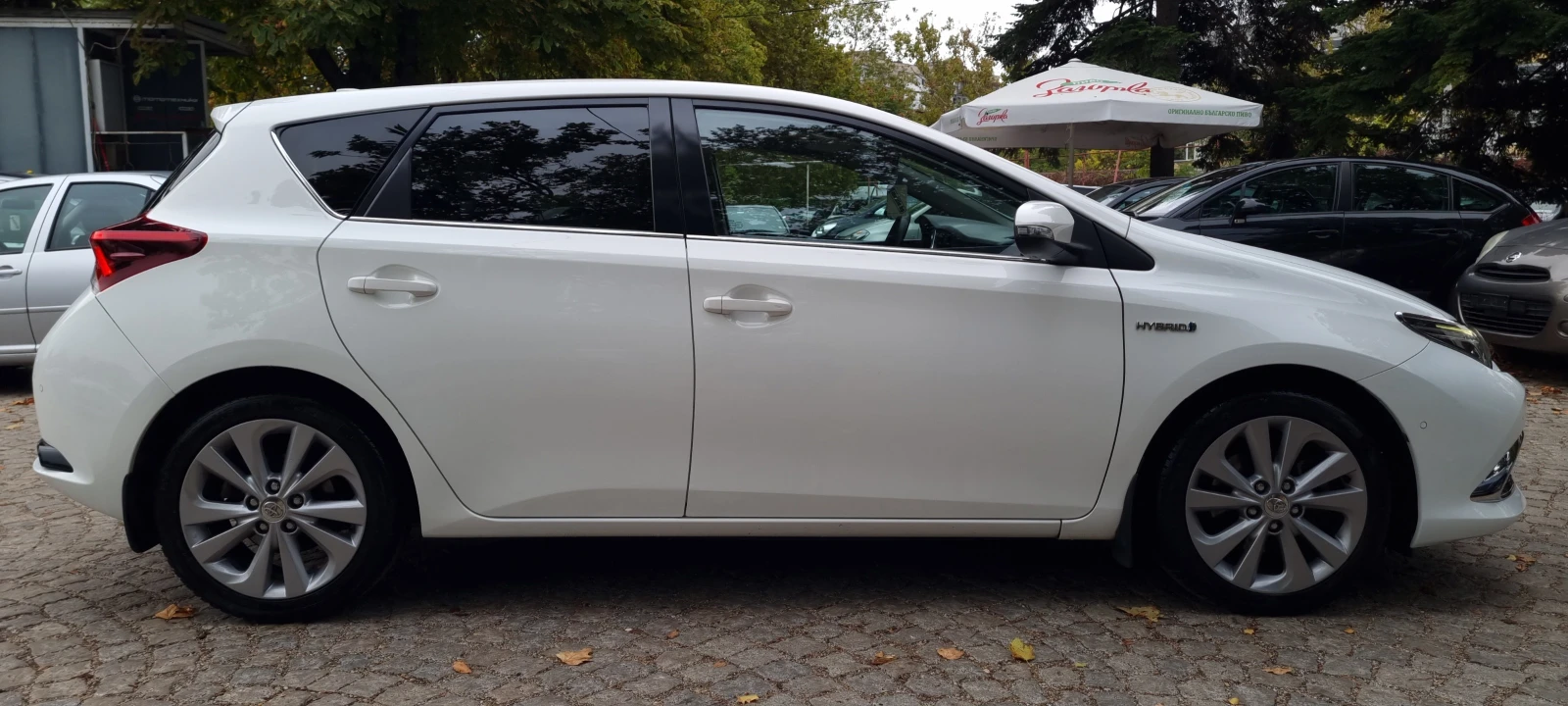 Toyota Auris 1.8 HYBRID* KEYLESS* LANE ASSIST* DISTRONIC* SWISS - изображение 4