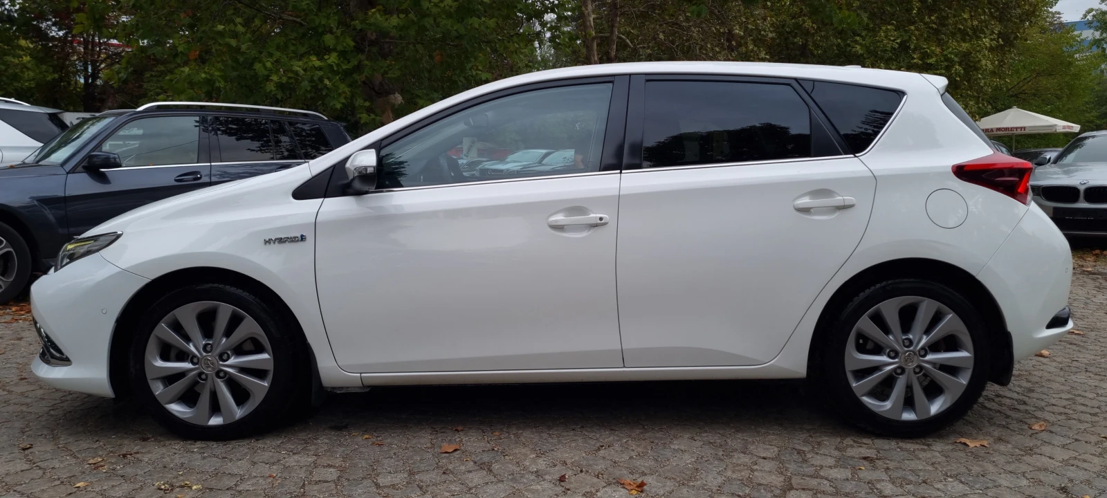 Toyota Auris 1.8 HYBRID* KEYLESS* LANE ASSIST* DISTRONIC* SWISS - изображение 8