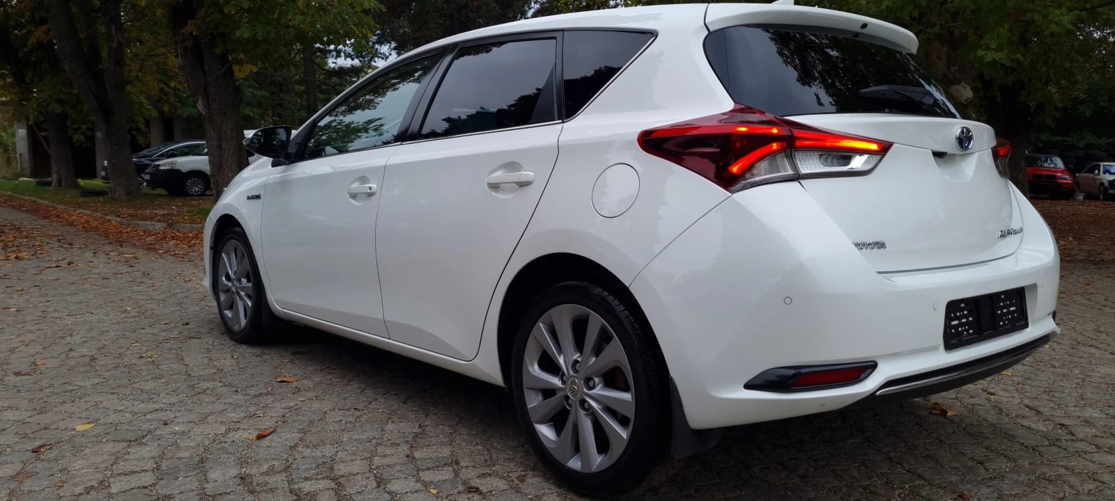 Toyota Auris 1.8 HYBRID* KEYLESS* LANE ASSIST* DISTRONIC* SWISS - изображение 7