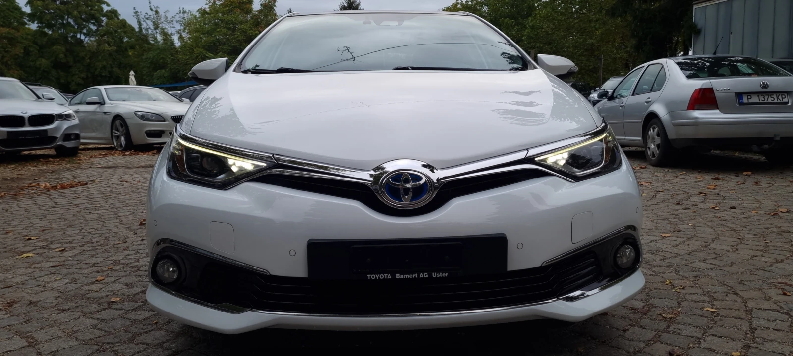 Toyota Auris 1.8 HYBRID* KEYLESS* LANE ASSIST* DISTRONIC* SWISS - изображение 2