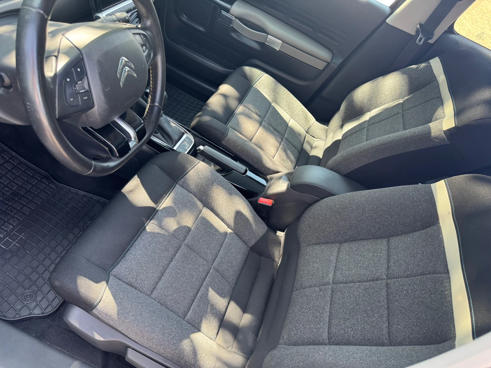 Citroen C4 Cactus 1.5-BlueHDI / KEY LESS / АВТОМАТИК / НАВИ / ТОП - изображение 9