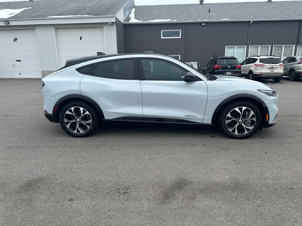 Ford Mustang Mach-E * Premium AWD * CARFAX * БЕЗ ПЪРВОНАЧАЛНА ВНОСКА - изображение 3