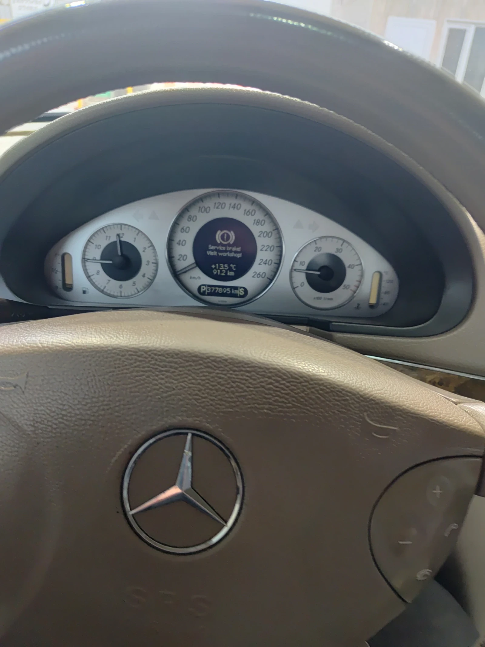 Mercedes-Benz E 320  - изображение 9