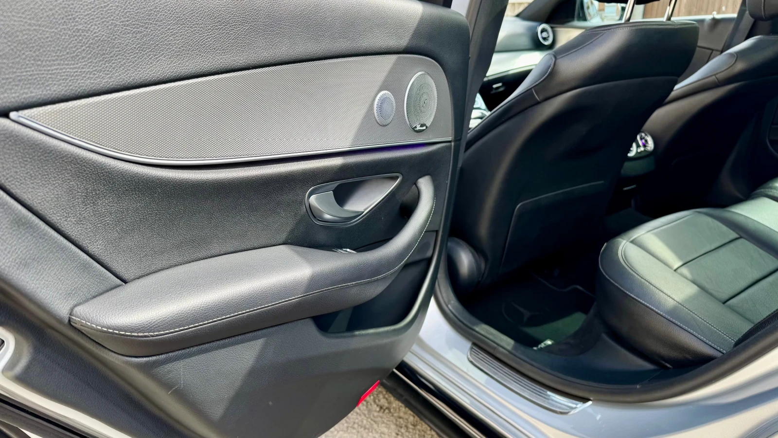 Mercedes-Benz E 220 9GTronic / 360 / Multi-beam / AMG / Burmester, снимка 13 - Автомобили и джипове - 53770662