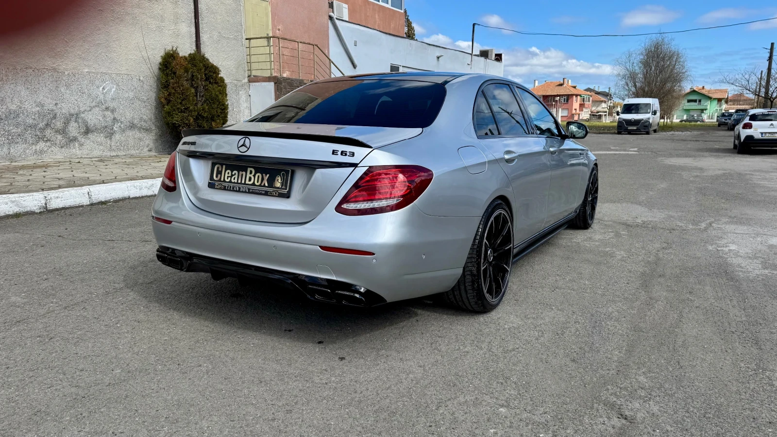 Mercedes-Benz E 220 9GTronic / 360 / Multi-beam / AMG / Burmester, снимка 6 - Автомобили и джипове - 53770662