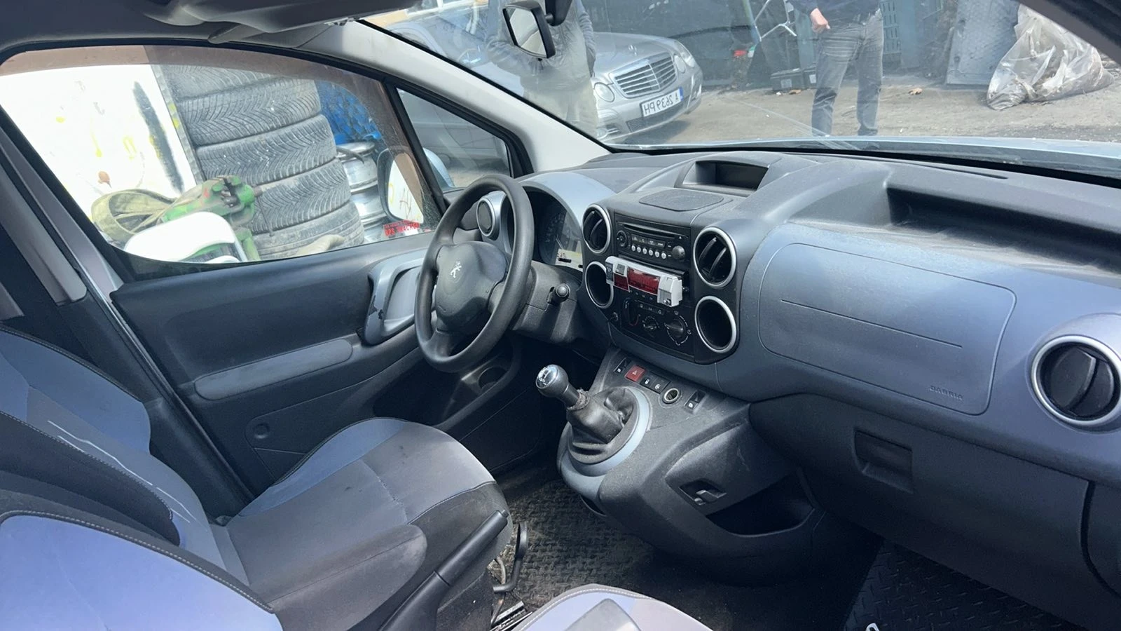 Peugeot Partner Tepee 1.6HDI, снимка 2 - Автомобили и джипове - 54104575