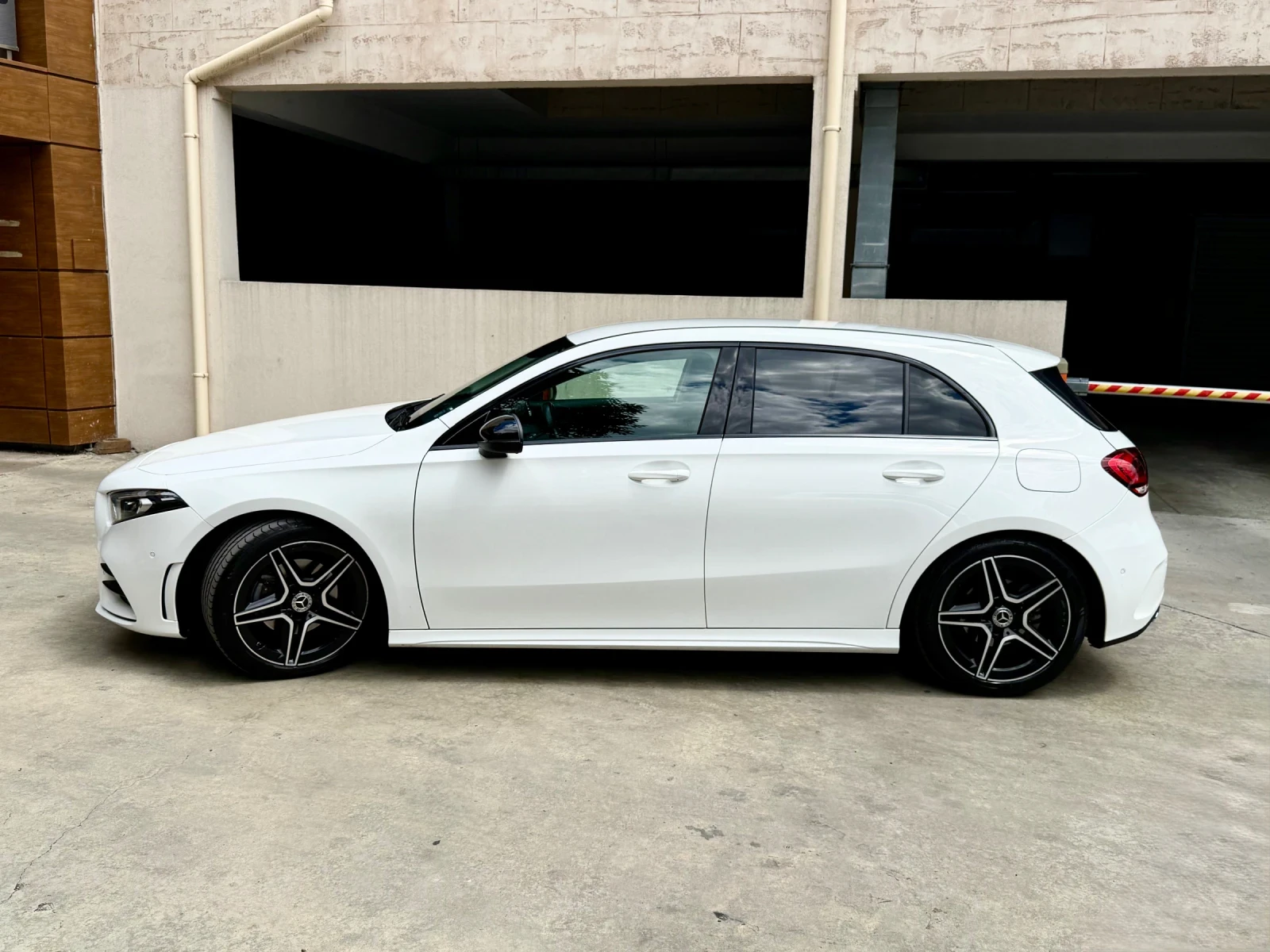 Mercedes-Benz A 180 * AMG LINE* , снимка 4 - Автомобили и джипове - 55235625