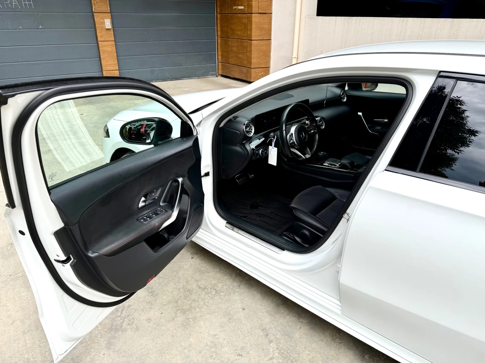Mercedes-Benz A 180 * AMG LINE* , снимка 8 - Автомобили и джипове - 55235625
