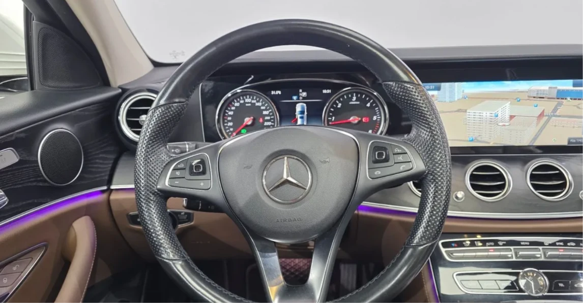 Mercedes-Benz E 220 * АВТО КРЕДИТ* ЦЕНА ДО БГ * Сервизна история * , снимка 9 - Автомобили и джипове - 55484152