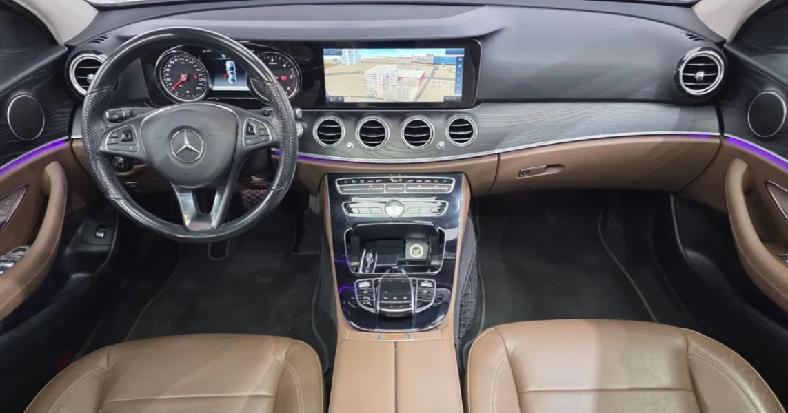 Mercedes-Benz E 220 * АВТО КРЕДИТ* ЦЕНА ДО БГ * Сервизна история * , снимка 8 - Автомобили и джипове - 55484152