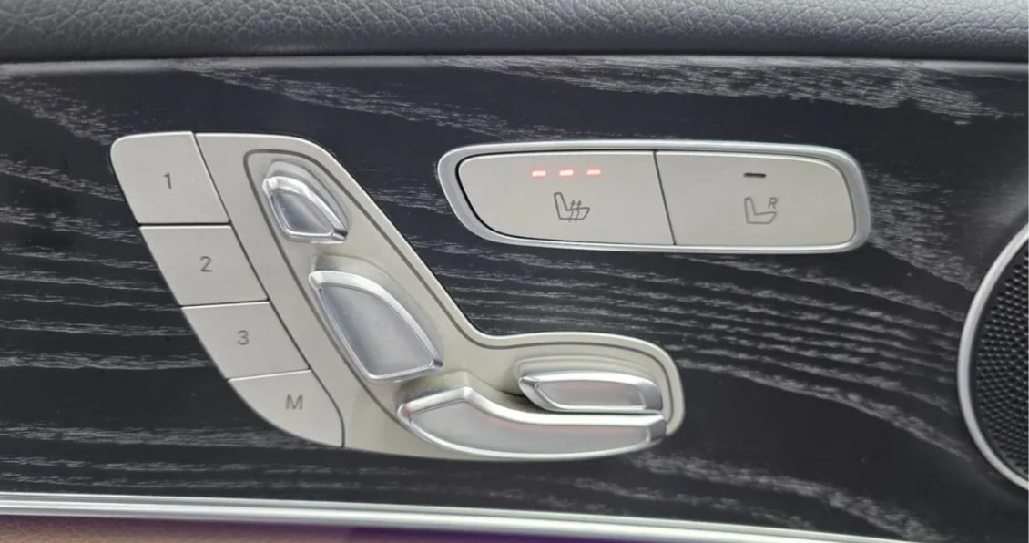 Mercedes-Benz E 220 * АВТО КРЕДИТ* ЦЕНА ДО БГ * Сервизна история * , снимка 6 - Автомобили и джипове - 55484152