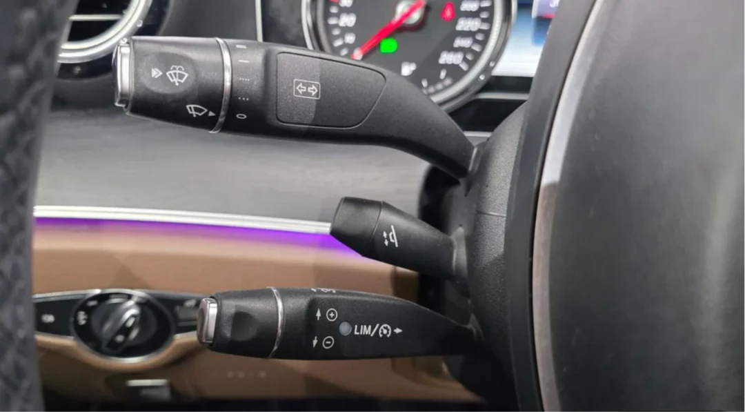 Mercedes-Benz E 220 * АВТО КРЕДИТ* ЦЕНА ДО БГ * Сервизна история * , снимка 7 - Автомобили и джипове - 55484152