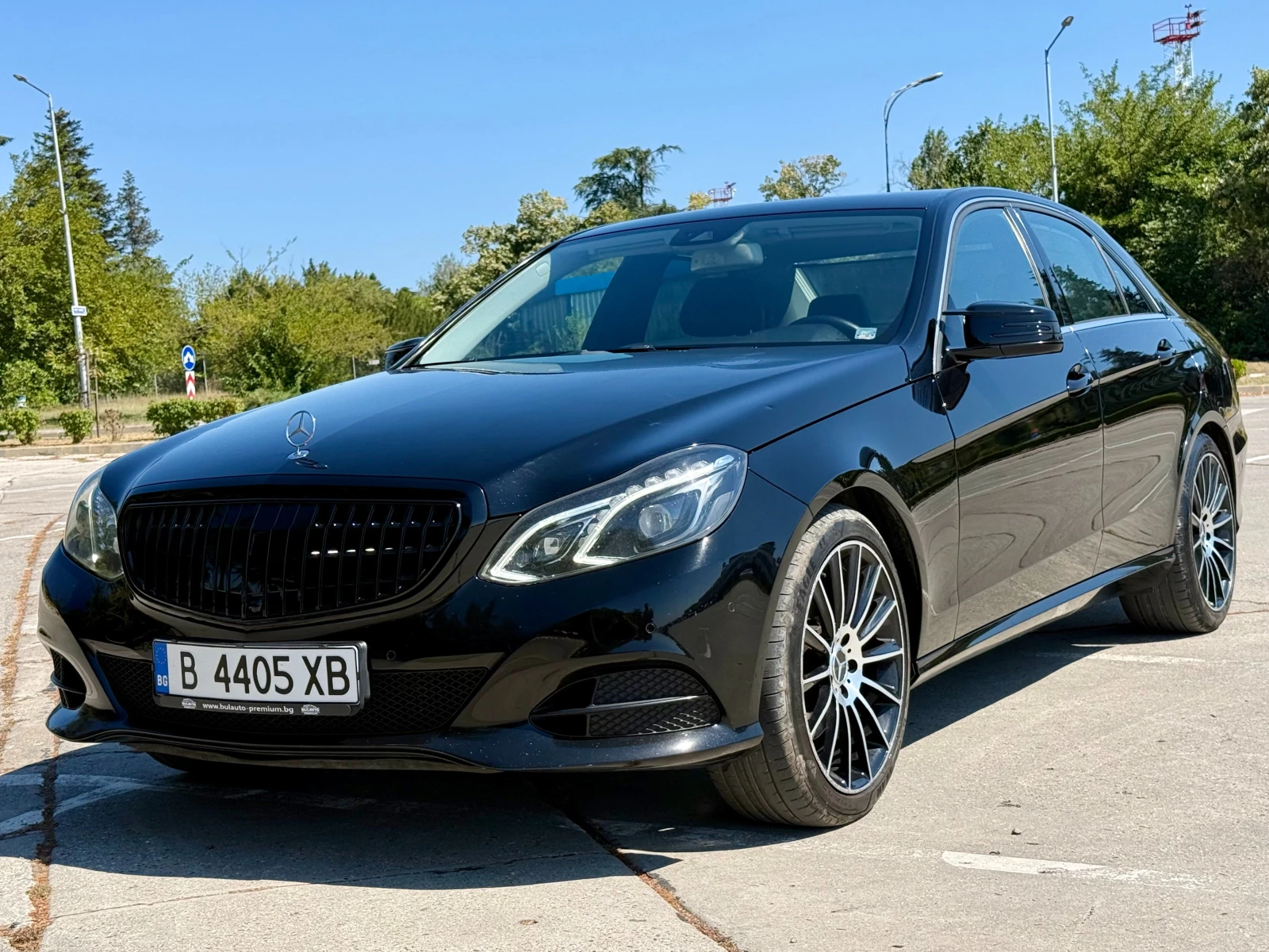 Mercedes-Benz E 300, снимка 2 - Автомобили и джипове - 55706401