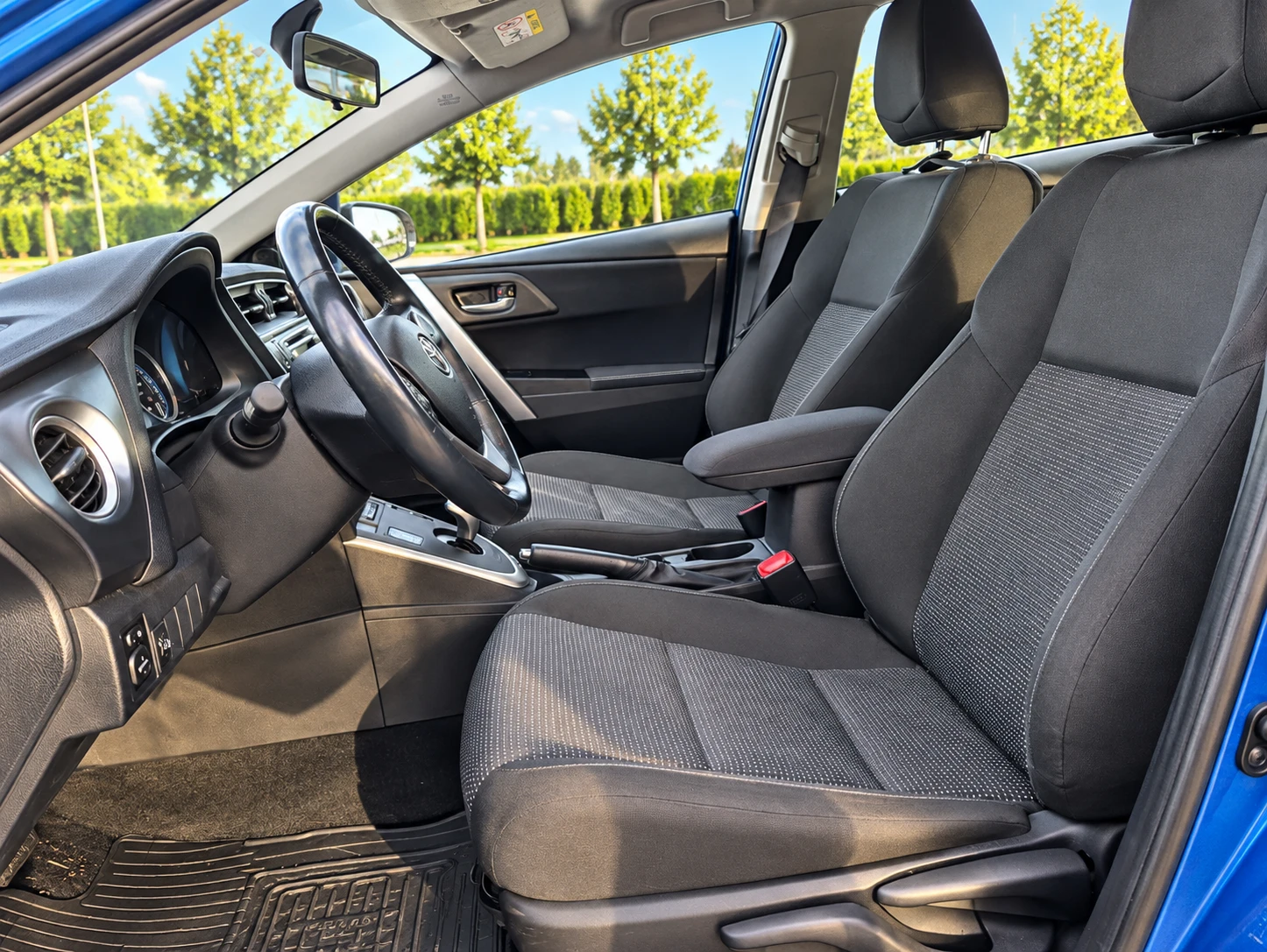 Toyota Auris 1.8 Hybrid* РАЗПРОДАЖБА * 4.5/100км* , снимка 7 - Автомобили и джипове - 55999044