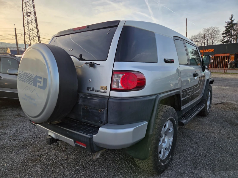 Toyota Fj cruiser 4.0 i, снимка 3 - Автомобили и джипове - 52727669
