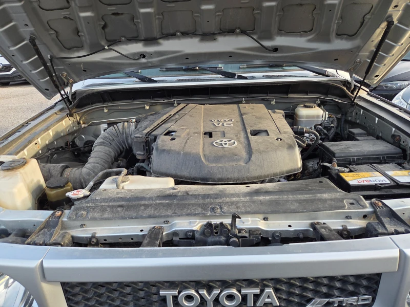 Toyota Fj cruiser 4.0 i, снимка 13 - Автомобили и джипове - 52727669