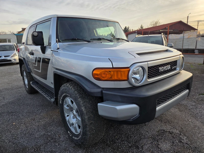 Toyota Fj cruiser 4.0 i, снимка 2 - Автомобили и джипове - 52727669
