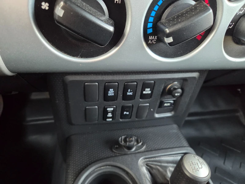Toyota Fj cruiser 4.0 i, снимка 12 - Автомобили и джипове - 52727669