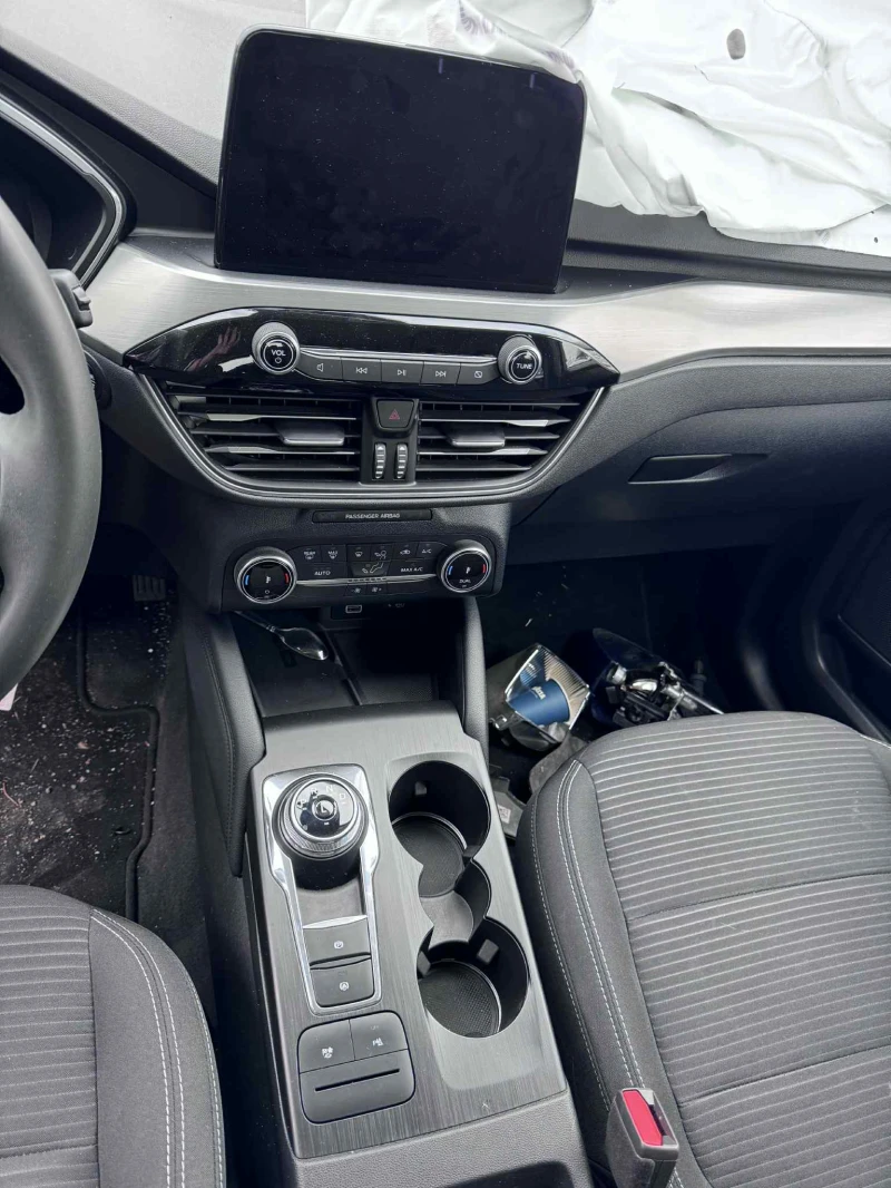 Ford Kuga 2.5i DURA Hybrid АВТОМАТИК 2023 г., снимка 6 - Автомобили и джипове - 53123452