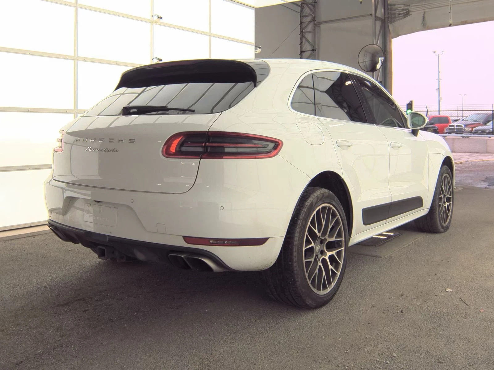 Porsche Macan TURBO Обдух* BOSE* М.Точка* PDK* Lane Assist* Пано - изображение 4