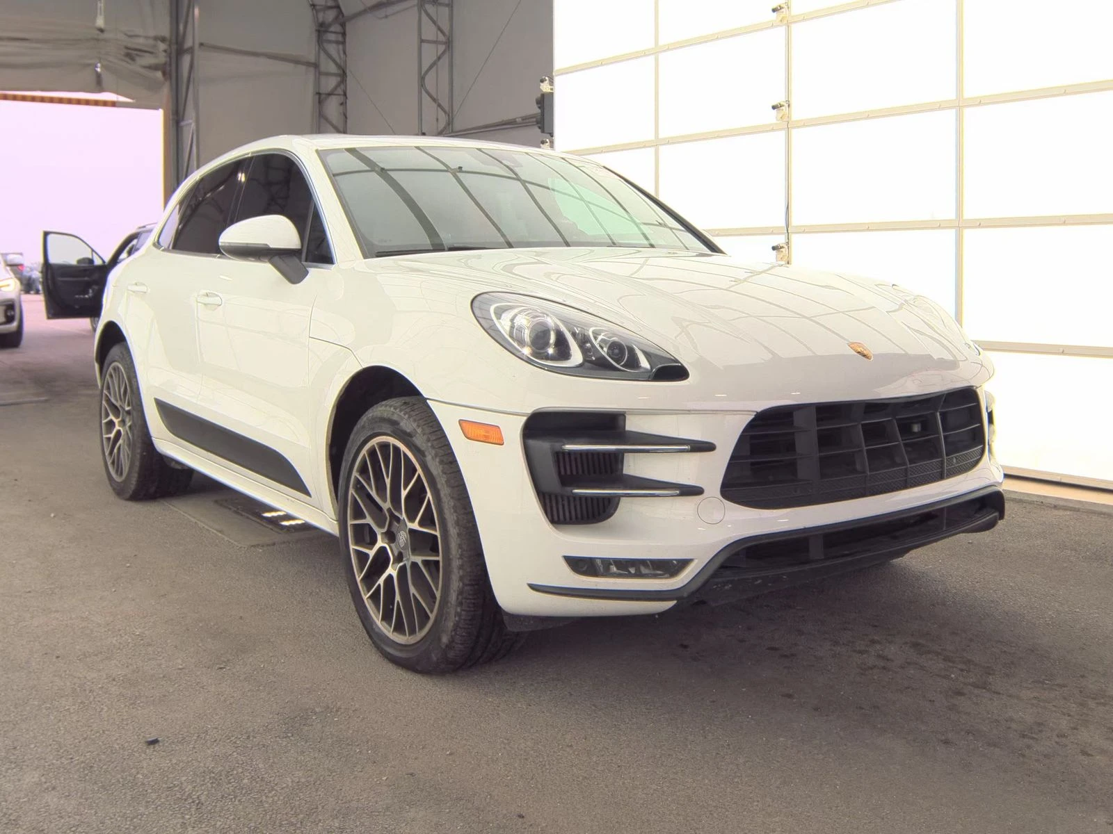 Porsche Macan TURBO Обдух* BOSE* М.Точка* PDK* Lane Assist* Пано - изображение 3
