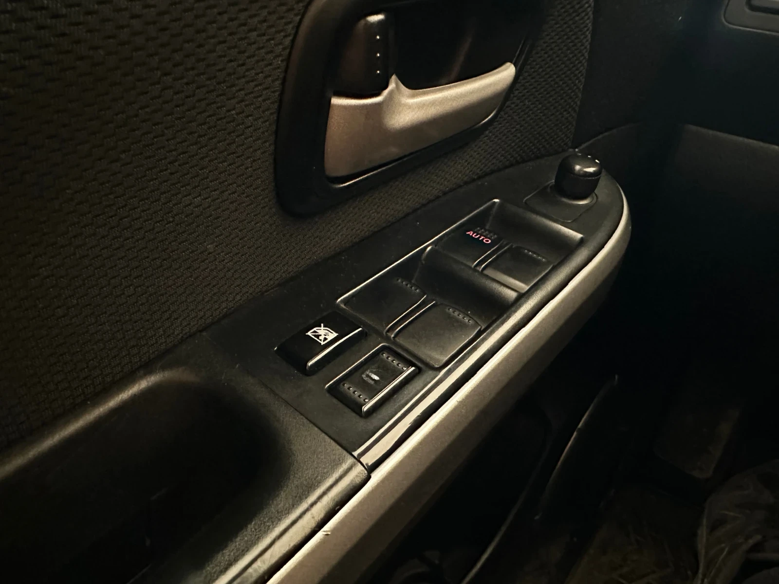 Suzuki Grand vitara 1.9 DDiS / ESP / Cruise , снимка 11 - Автомобили и джипове - 53801216