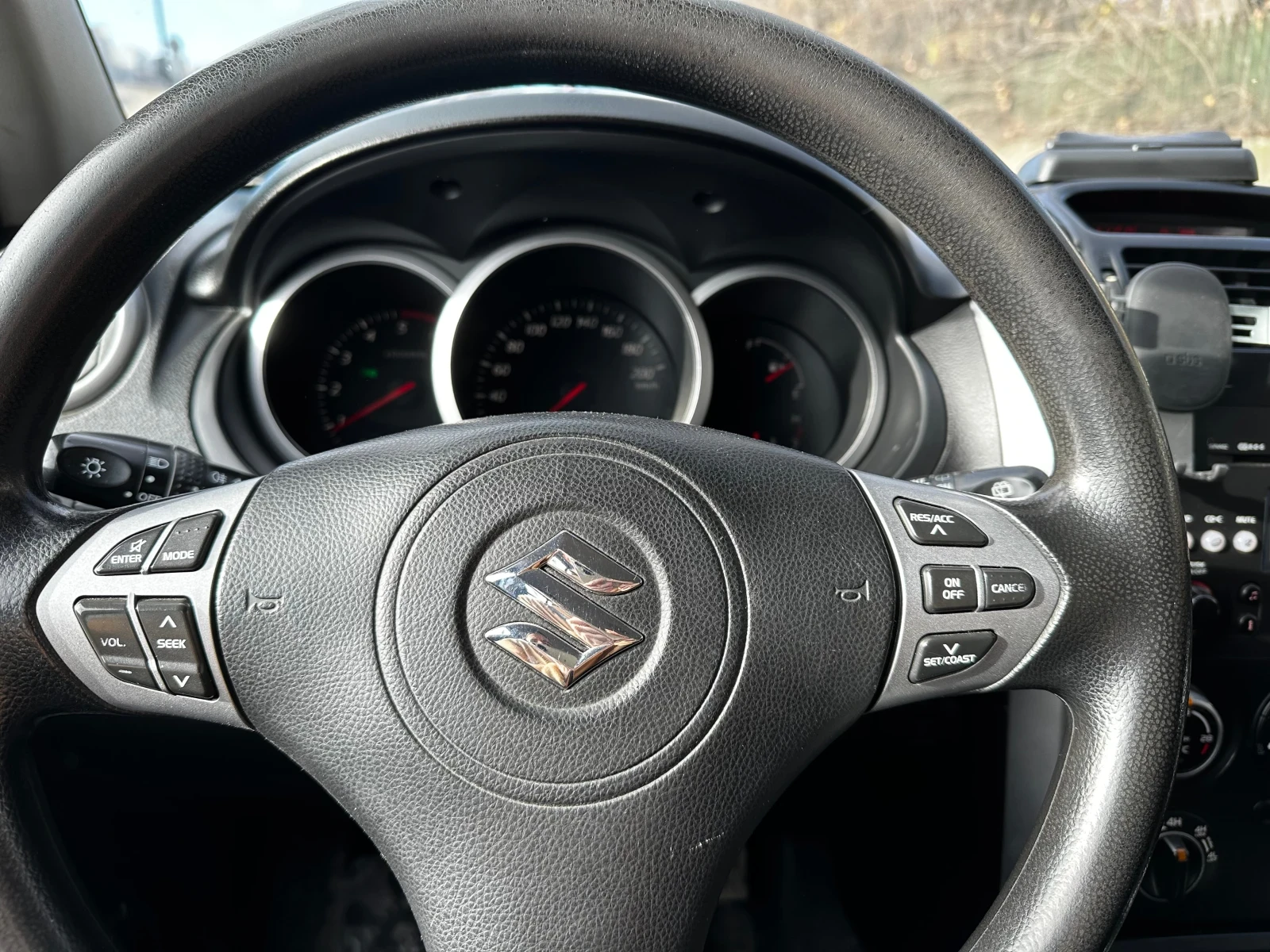 Suzuki Grand vitara 1.9 DDiS / ESP / Cruise , снимка 15 - Автомобили и джипове - 53801216