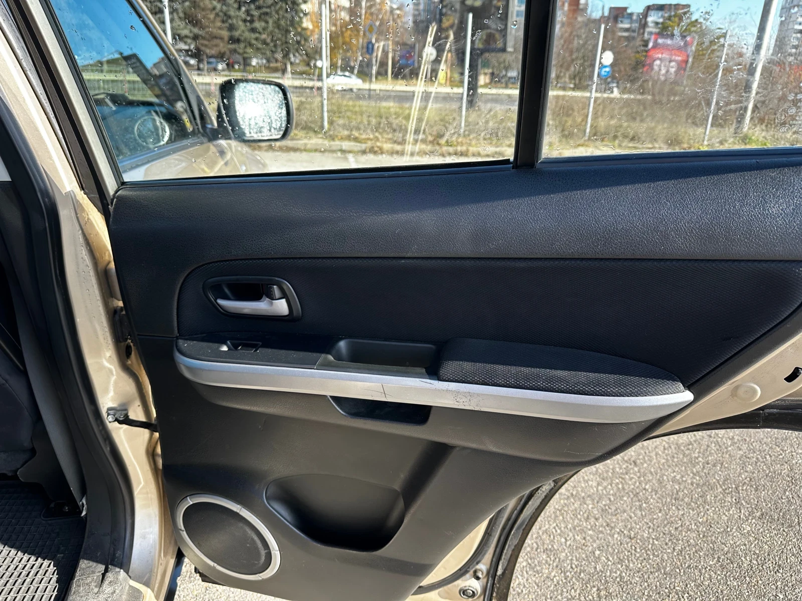 Suzuki Grand vitara 1.9 DDiS / ESP / Cruise , снимка 7 - Автомобили и джипове - 53801216